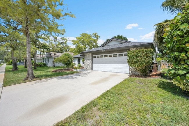 Building Photo - 1800 Primrose Ln