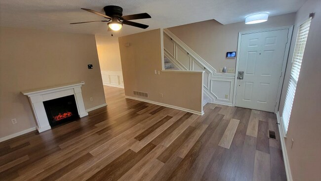 Building Photo - 6525 Blossomwood Cir NE