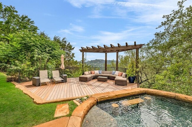 Building Photo - 1710 Mt Larson Rd