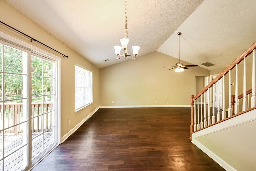 Building Photo - 1127 Sunnycrest Ct