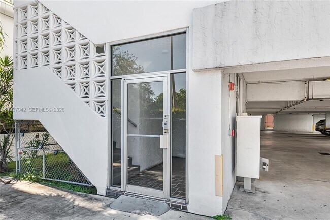 Building Photo - 1250 Alton Rd