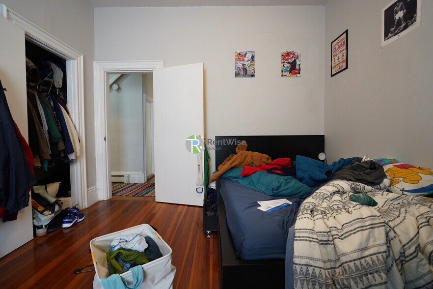 Building Photo - 172 Bigelow St