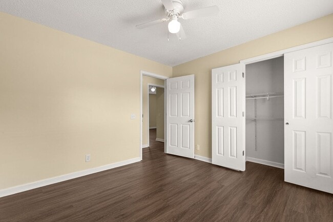Building Photo - Charming Flowery Branch Home!