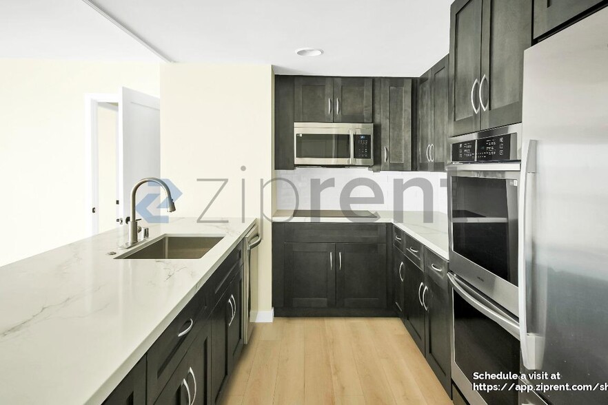 Building Photo - 2160 Century Pk E