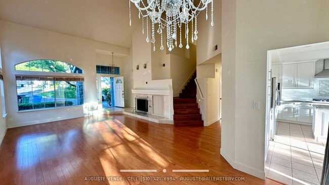 Building Photo - Stunning and Spacious Home in Amazing Cond...