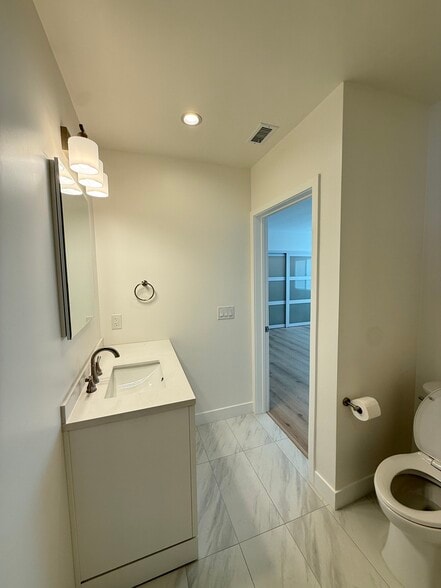 Building Photo - 3702 Somerset Dr