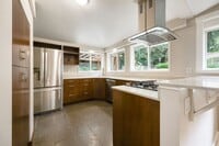Building Photo - Beautiful 3br/2bth - SW Portland