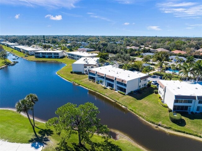 Building Photo - 7193 W Country Club Dr N