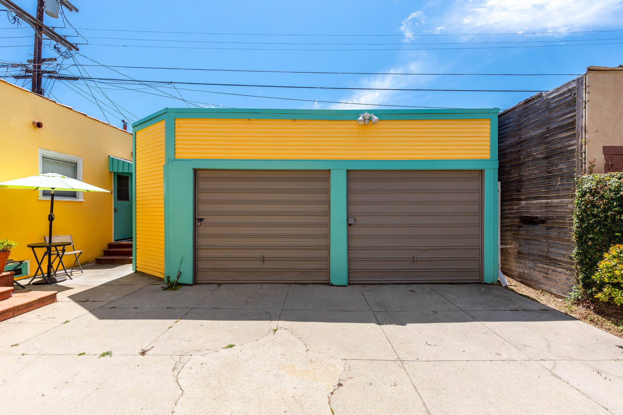 Building Photo - 1946 S Palm Grove Ave