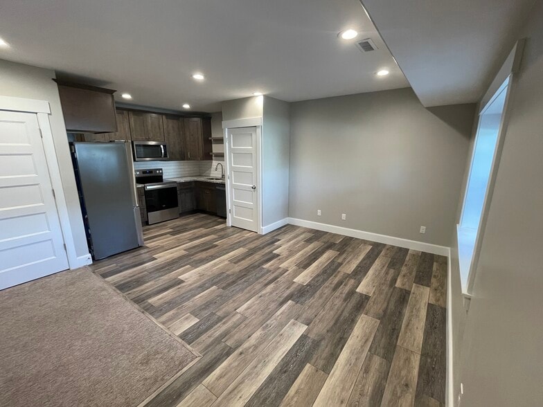 Building Photo - 976 N 200 E