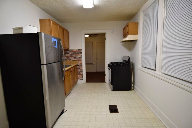 Building Photo - 820 Maury St