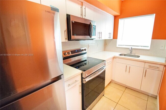 Building Photo - 8319 NW 5th Ave