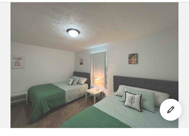 Building Photo - 3504 E 10th St