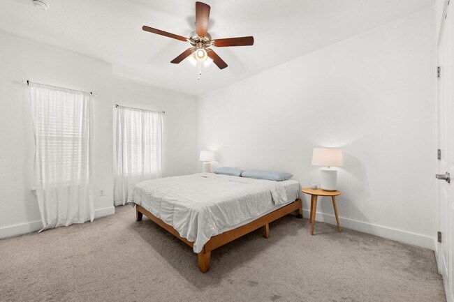 Building Photo - 338 N Sand Palm Rd