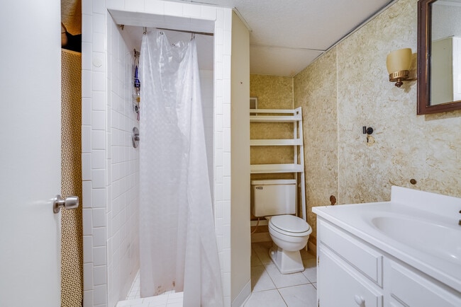 Building Photo - 3000 Meade Ave