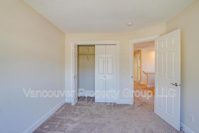 Building Photo - 2301 NE 125th Way