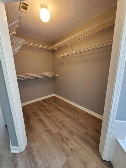 Building Photo - 515 Bridlebrook Ct