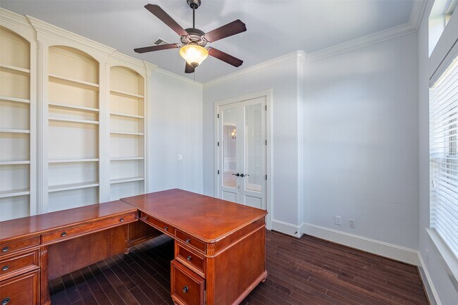 Building Photo - 12955 Lake Parc Bend Drive