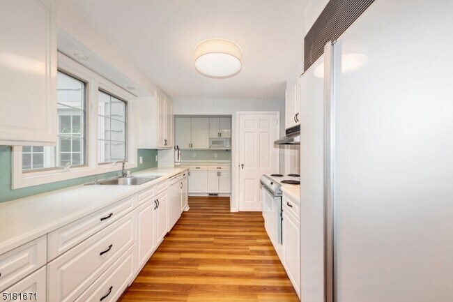 Building Photo - 1 Gapview Rd