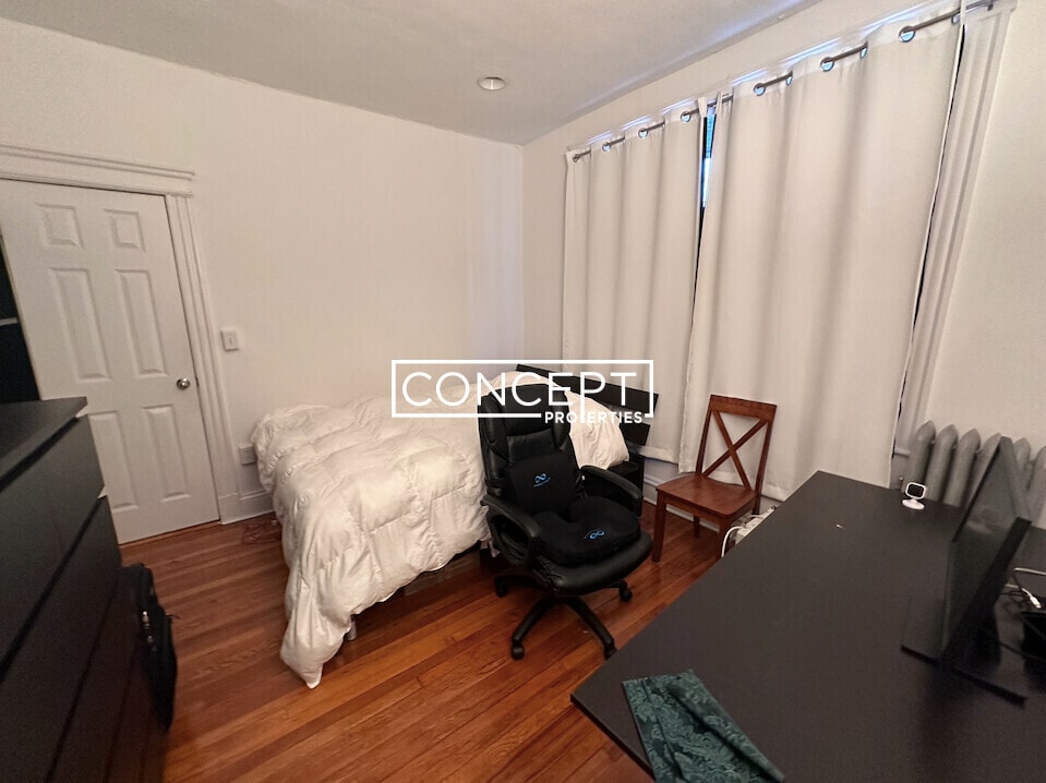 Building Photo - 191 Park Dr