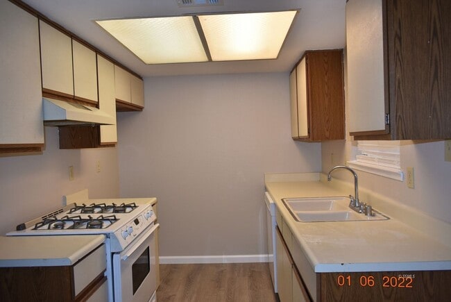 Building Photo - PER624