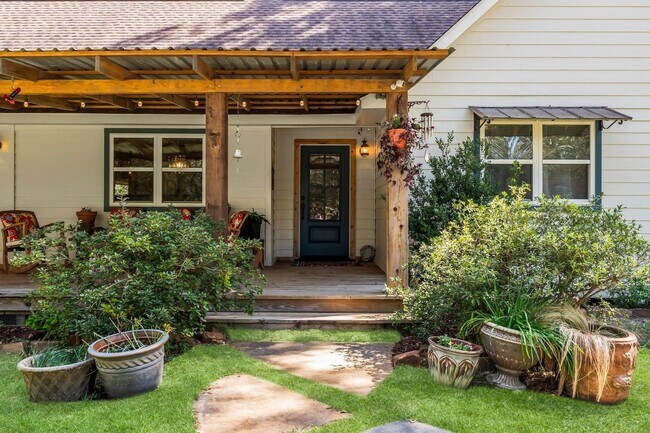 Building Photo - Country Living Rental on 26+ Acres!