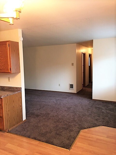 Building Photo - DUPLEX IN POST FALLS (APP#4)