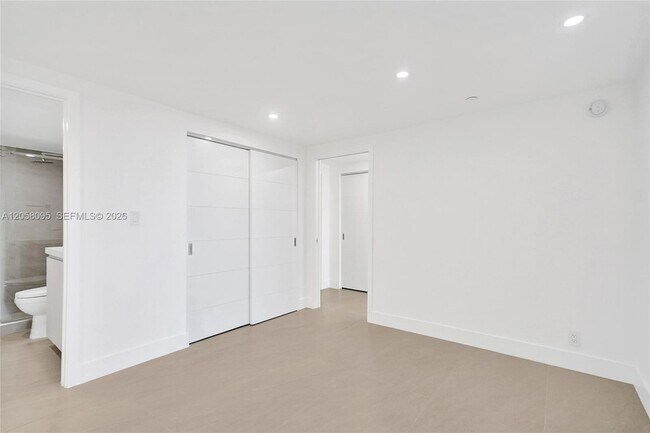 Building Photo - 251 Crandon Blvd