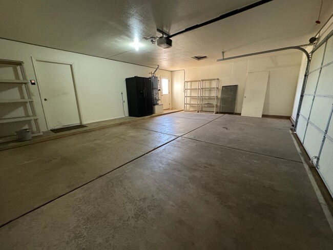 Building Photo - 4BR/2BA/2.5CG, 2057 sq.ft. rental with DOG...