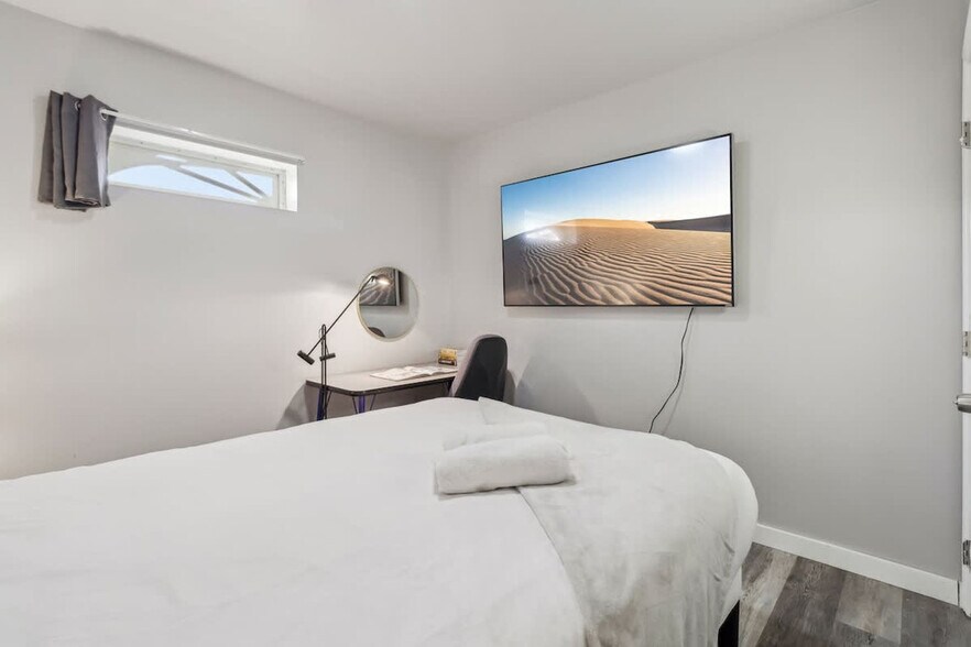 Building Photo - 609 Carlsbad St