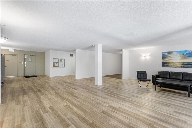 Building Photo - 955 Shorepoint Ct