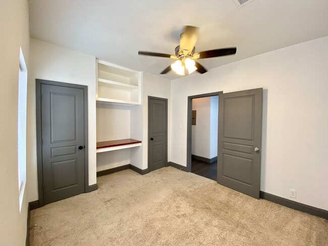 Building Photo - Dignowity Remodeled 3 bedroom 2 bath