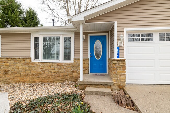 Primary Photo - 207 Ridge Springs Ln