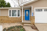 Building Photo - 207 Ridge Springs Ln