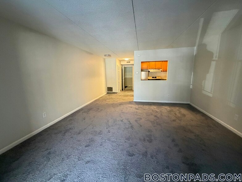 Building Photo - 60 Reservoir St