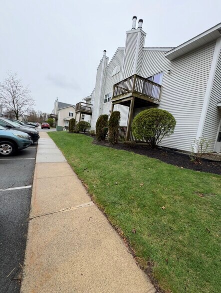 Building Photo - 1307 Greenwich Dr