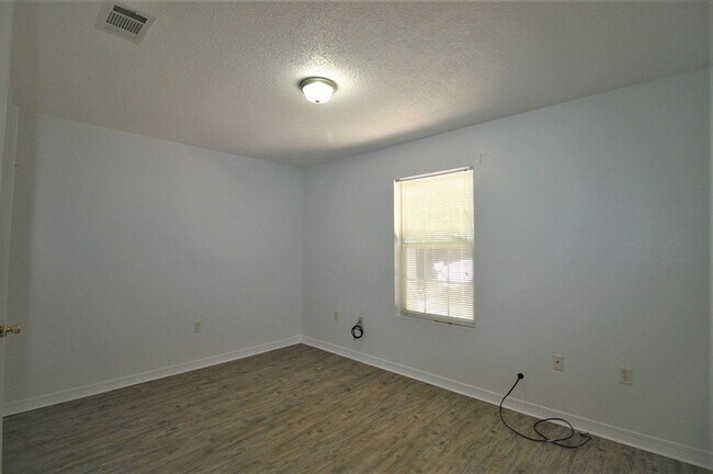 Building Photo - 536 Brock Ave