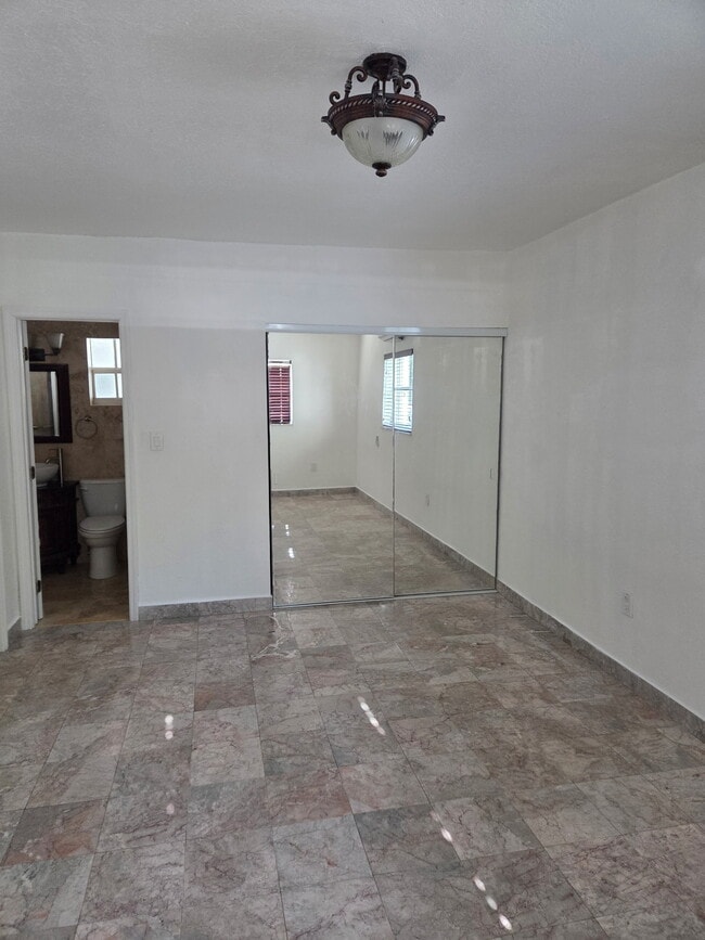Building Photo - 9412 SW 39th St