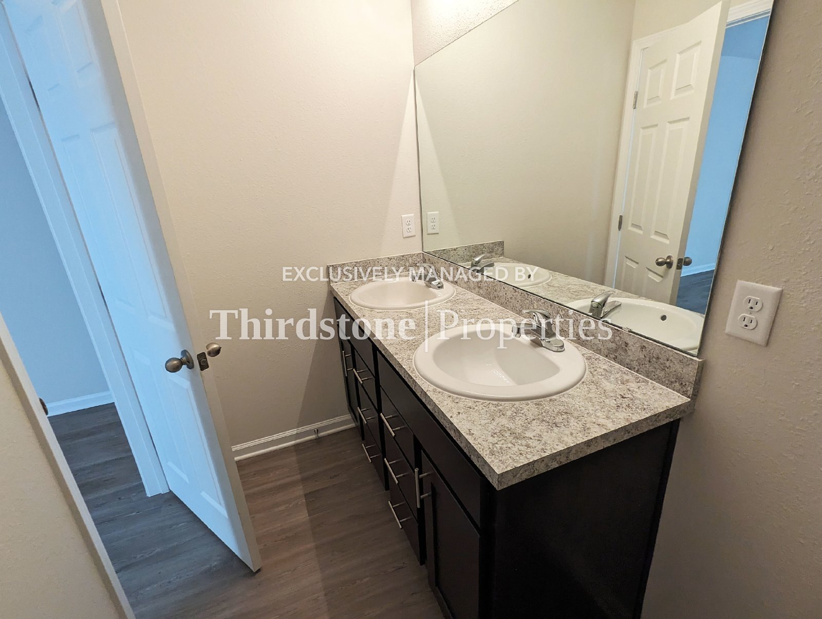 Building Photo - 938 Ardoon St