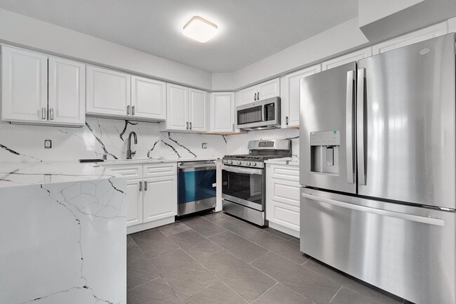 Building Photo - 41705 Broquet Dr