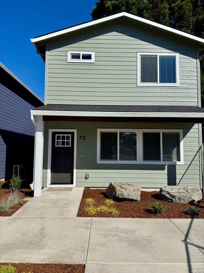 Building Photo - Newly Built 3 Bed, 2.5 Bath Cottage Homes with Free Wifi Internet