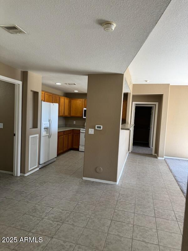 Building Photo - 1335 E June St