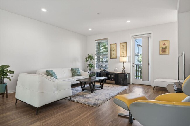 Building Photo - 3-Bed + 3.5-Bath Townhouse | Springville | Camarillo | Unfurnished