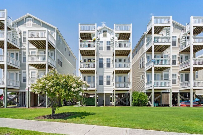 Building Photo - 3 bedroom, 2 1/2 bath unfurnished Townhouse located in Surf City-Ocean views