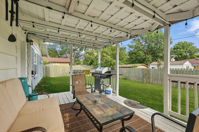 Building Photo - 743 Greenhaven Dr
