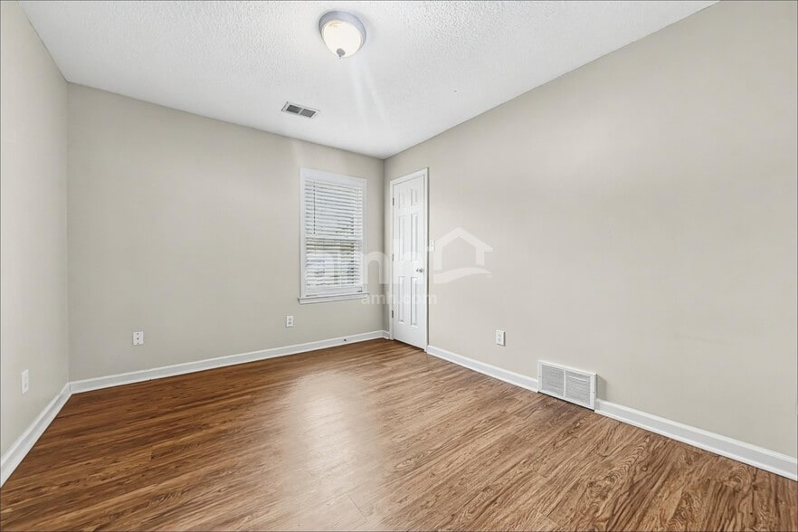 Building Photo - 9289 Oakengate Cv