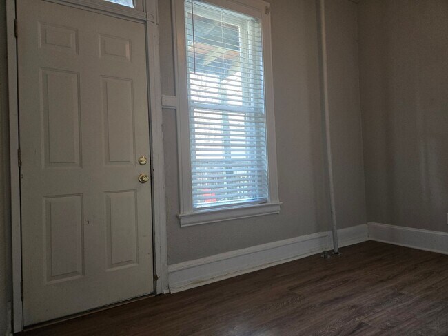 Building Photo - 1 Bed 1 Bath Apartment Cap Hill