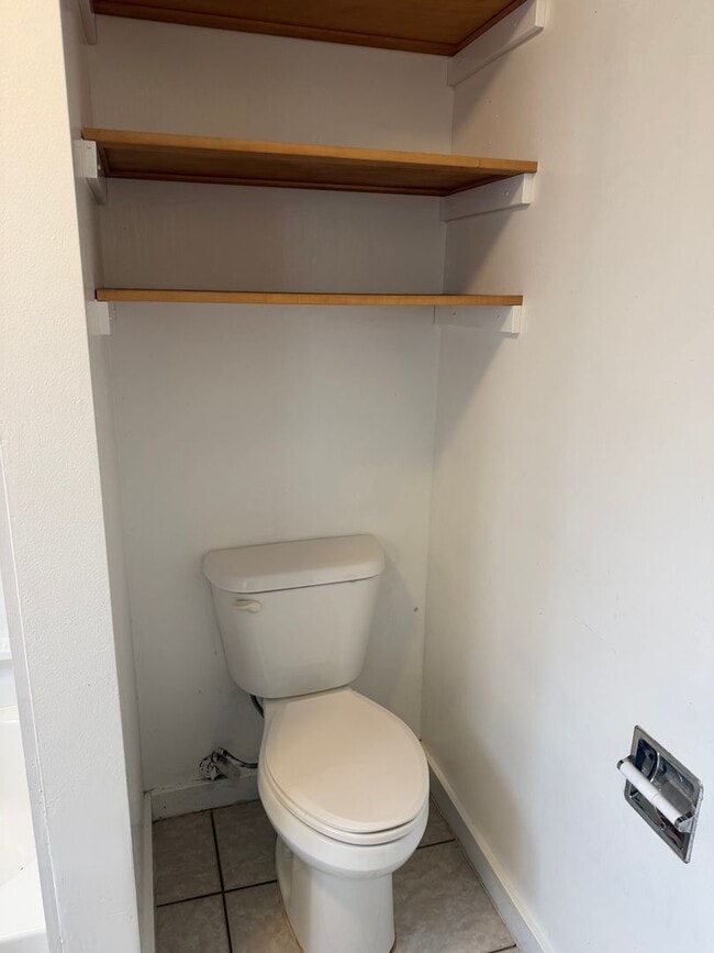 Building Photo - Updated 4 bedroom, 1 bath home in Eugene!