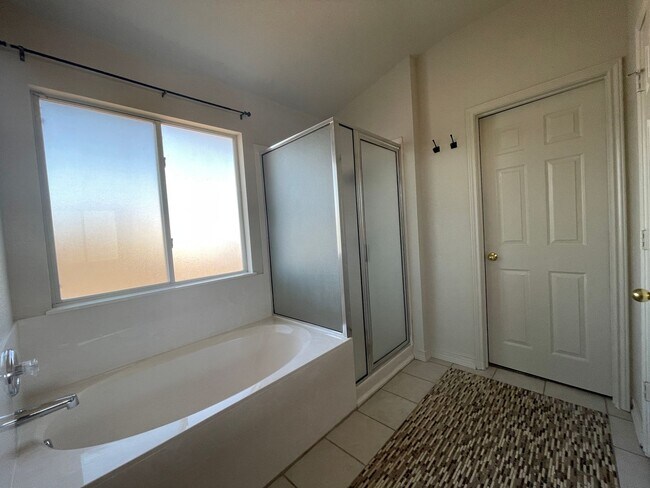 Building Photo - 4902 Golden Gate Dr