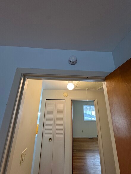 Building Photo - 1702 Rosemont Rd SW